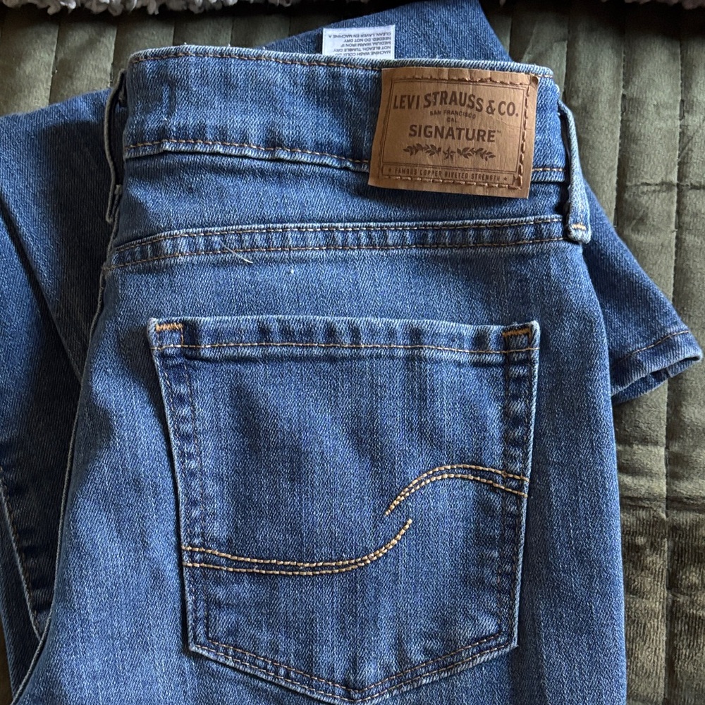 Levi’s signature